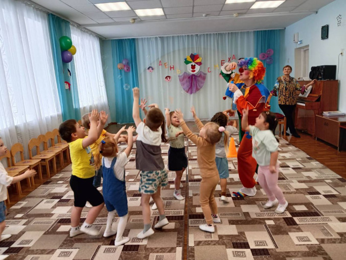 Должны смеяться дети Должны смеяться дети.